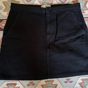 Everlane Size 12 Black Mini Skirt with Front Pockets
